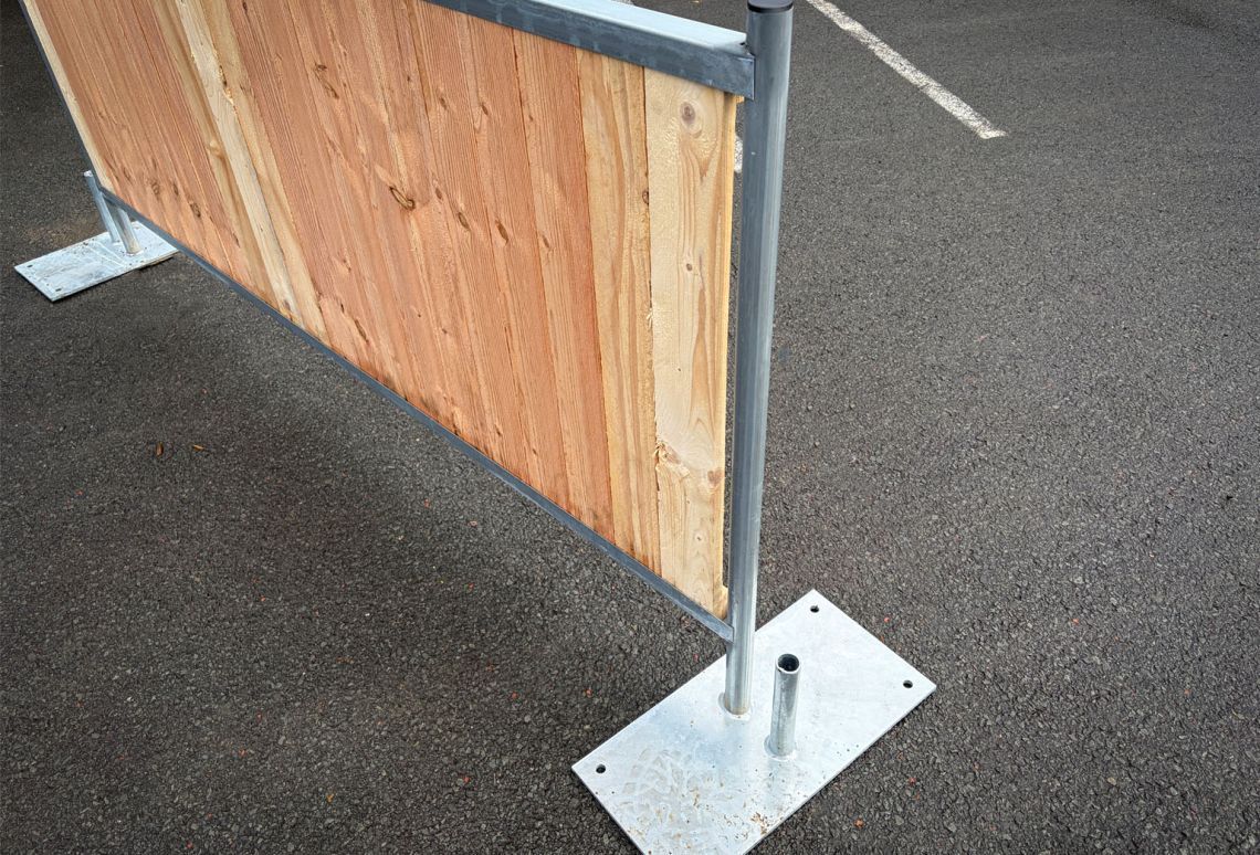 City fence Wood 1m close up voetplaat groot