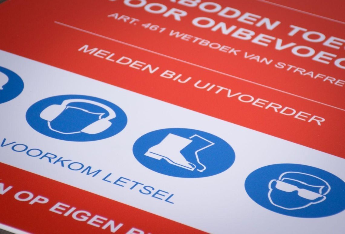 Bord melden bij uitvoerder | met eigen logo