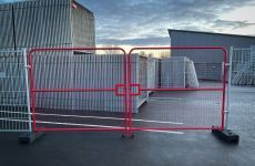 Bouwhek dubbele deur anti-climb rood