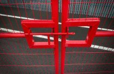 Bouwhek dubbele deur anti-climb rood