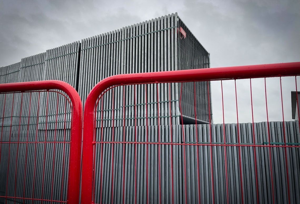 Bouwhek dubbele voertuig deur anti-climb rood | Fijne maas