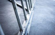 Finish dranghek barrier 250 | U-profiel voor reclamebord