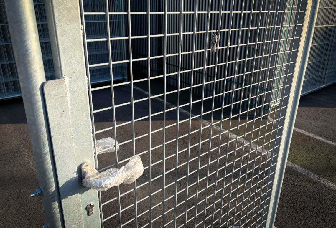 Bouwhek Poort detail van handvat en maas