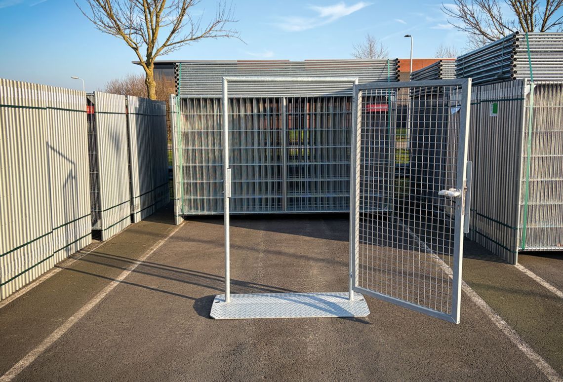 Bouwhek Poort open deur