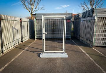 Bouwhek Poort - voorzien van anti struiken voetplaat